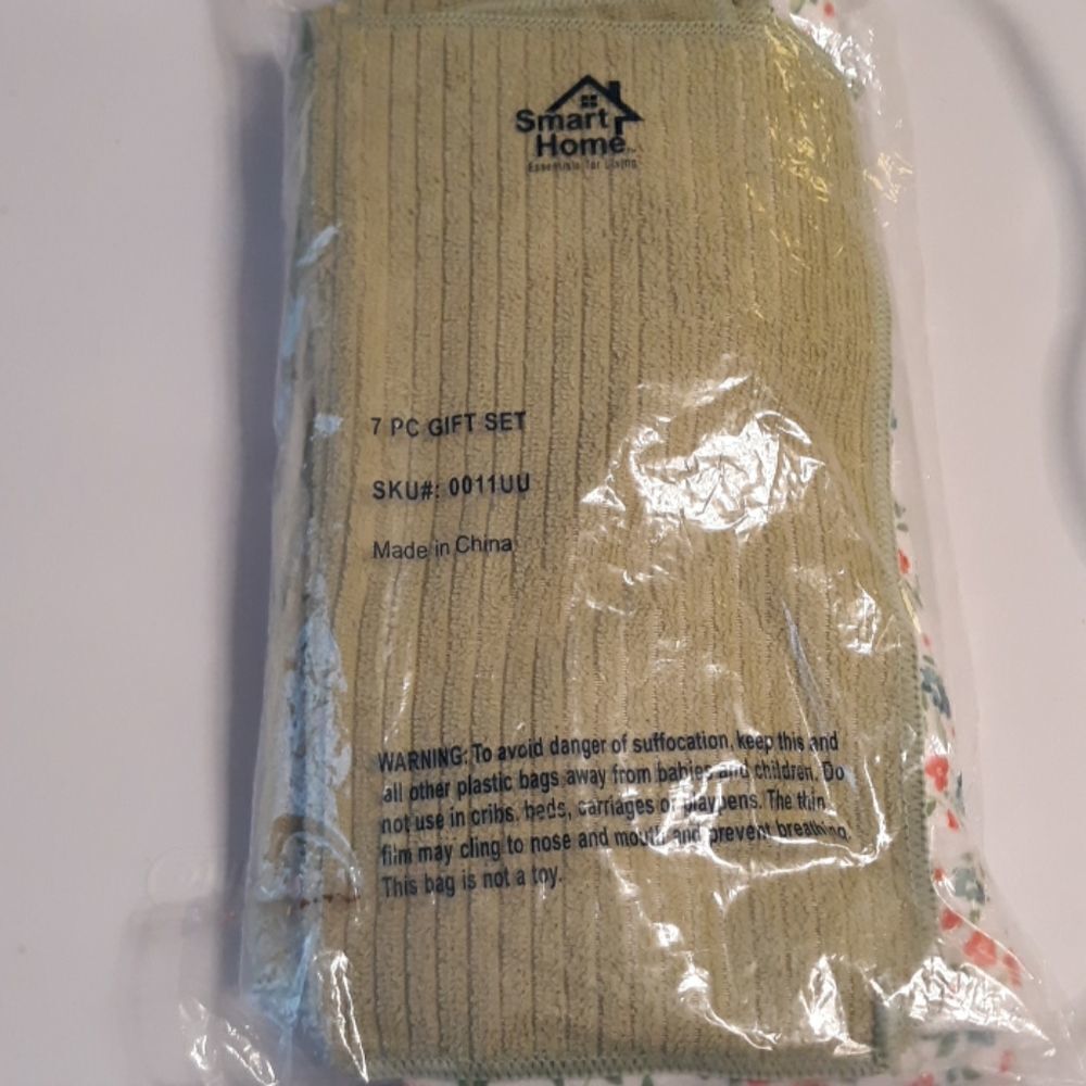 Smart Home Essentials Gift Set - Picture 2 of 2